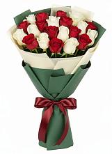 Букет Микс из красных и белых роз в Аликоновке