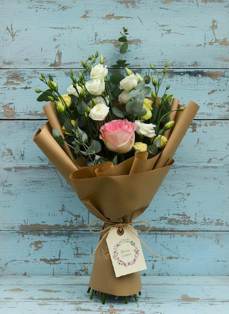 Букет цветов из: Розы и Лизиантусы в Аликоновке