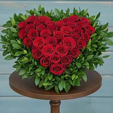 Цветочная композиция из Розы в виде сердца в Аликоновке