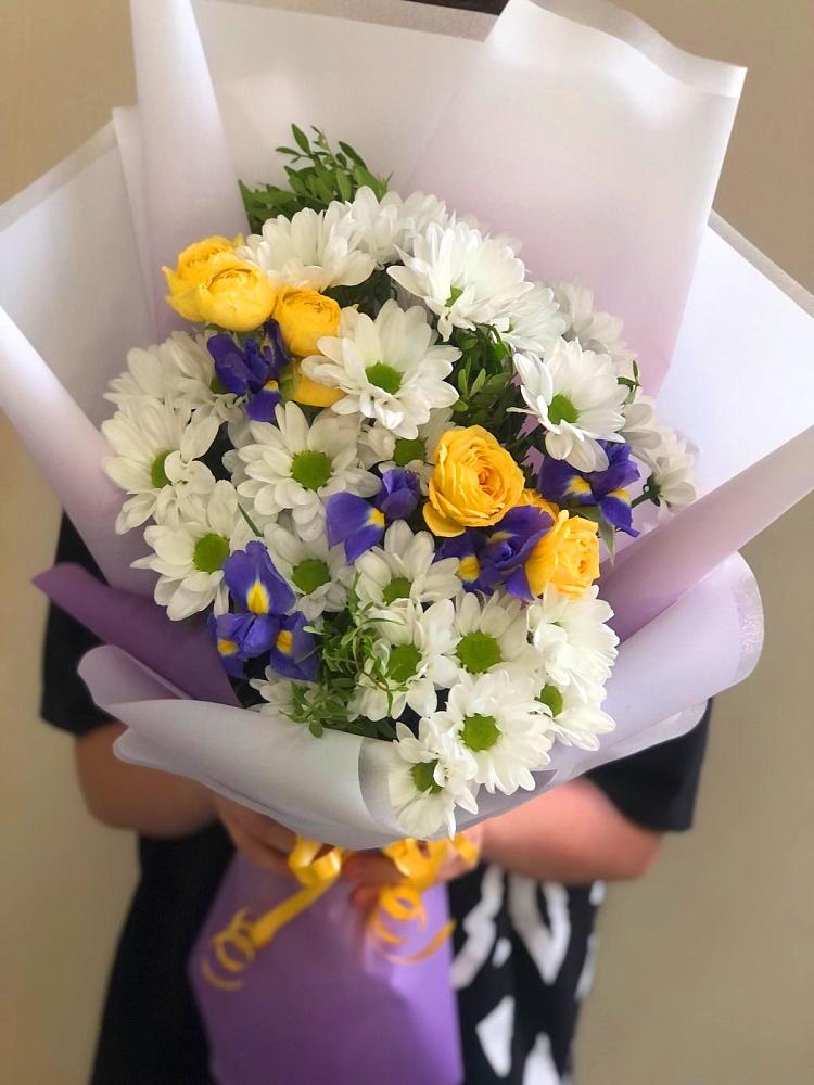 Букет цветов из: Ирисы, Хризантемы и Розы в Аликоновке