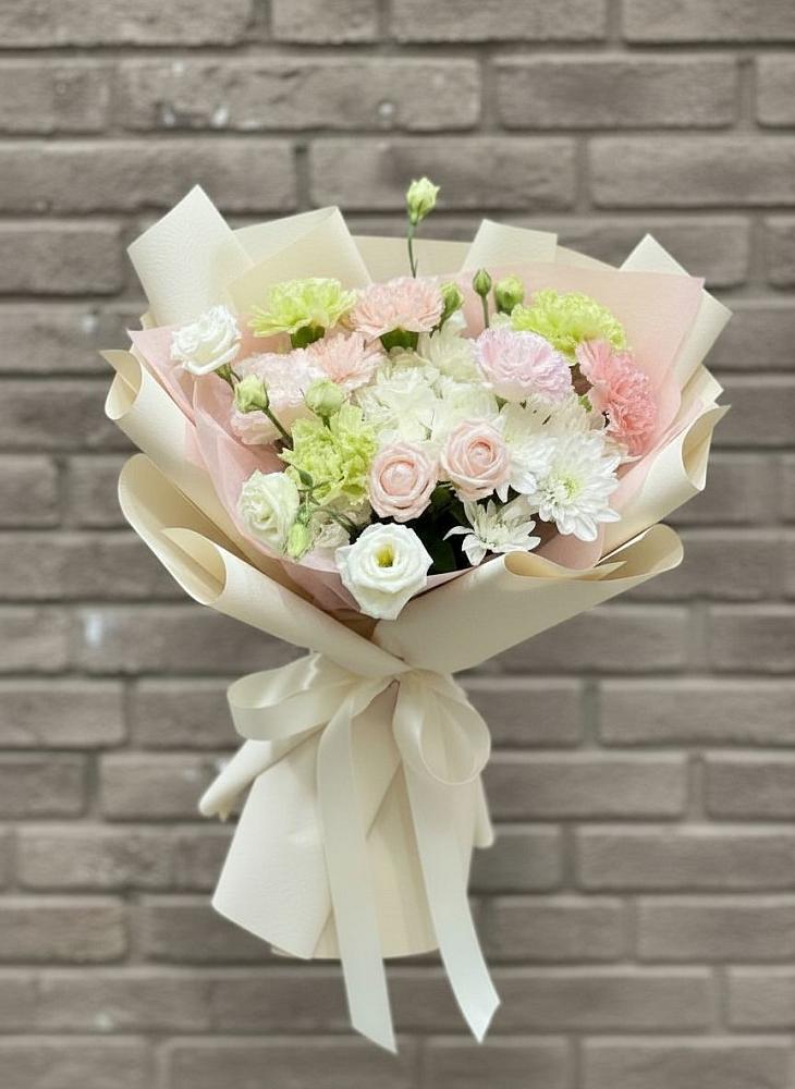 Букет цветов из: Гвоздики, Розы, Лизиантусы и Хризантемы в Аликоновке