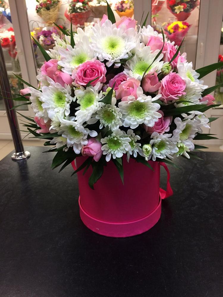 Цветочная композиция из Розы и Хризантемы в шляпной коробке в Аликоновке