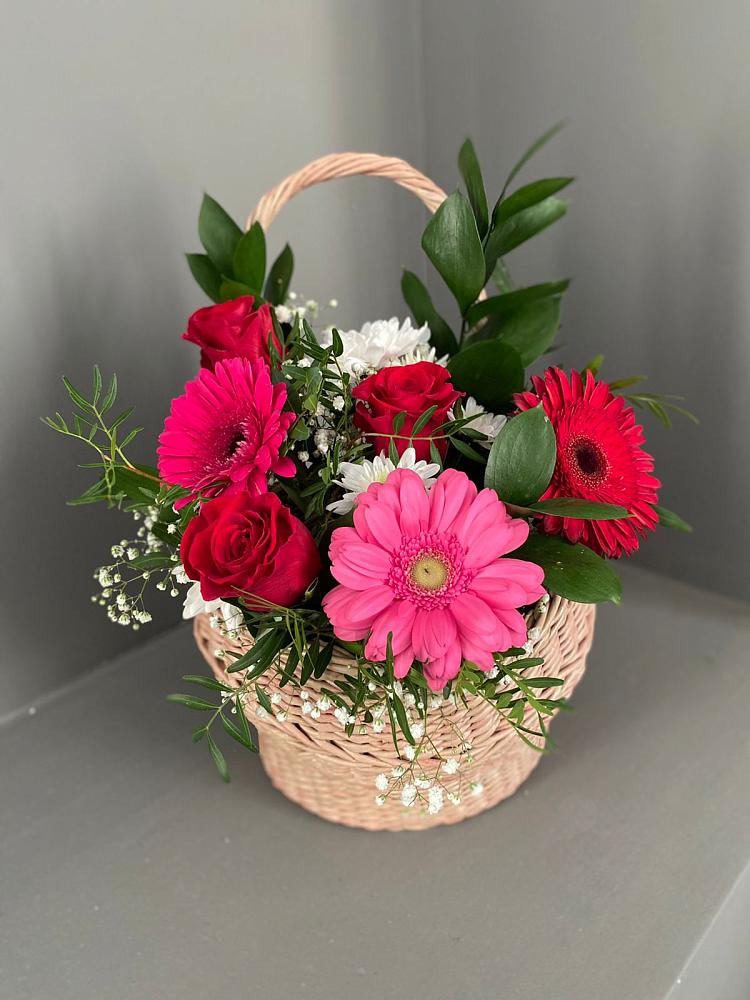 Цветочная композиция из Розы, Хризантемы и Герберы в корзине в Аликоновке